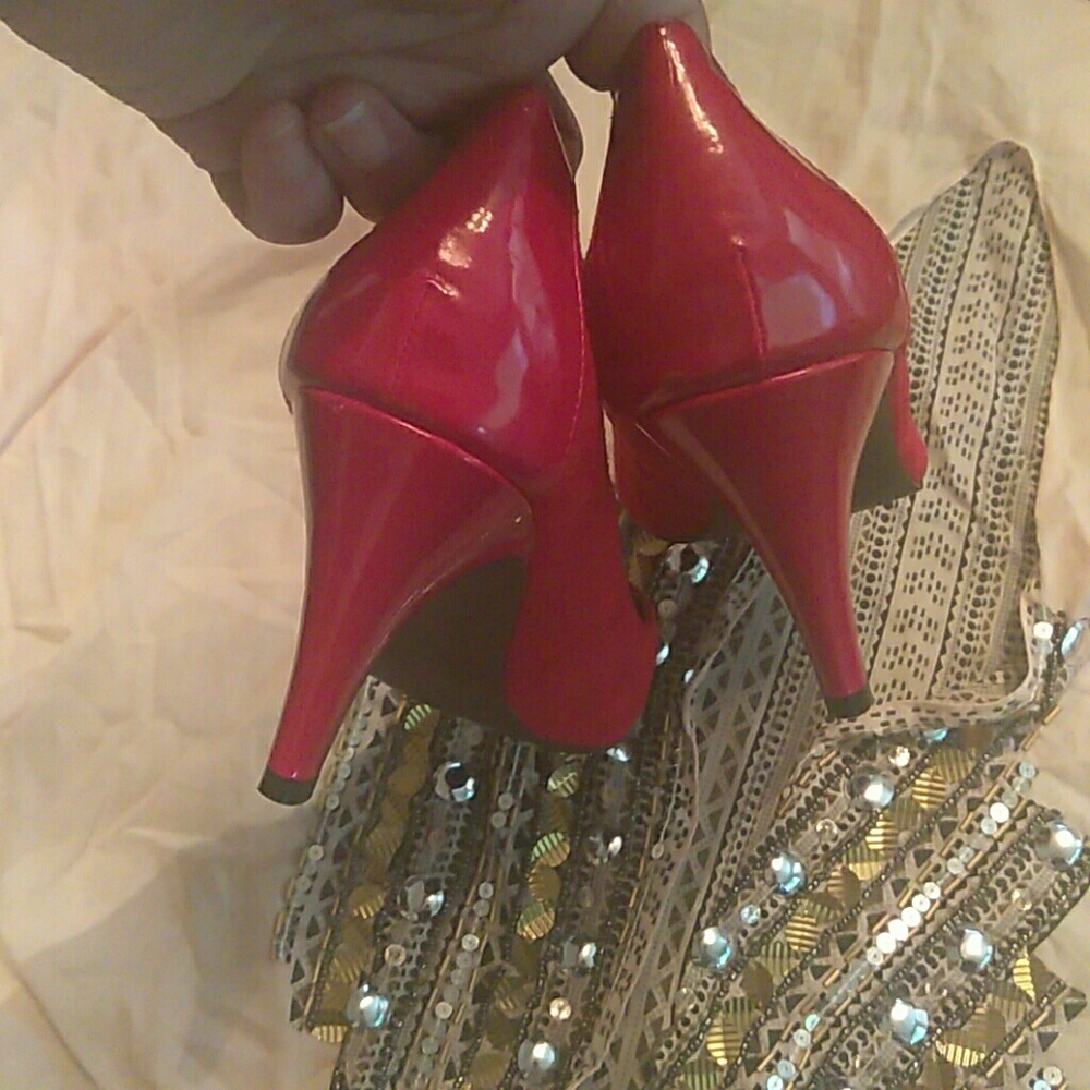 Red Heels - Picture 4 of 5
